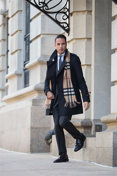 outfits to wear a burberry scarf on men